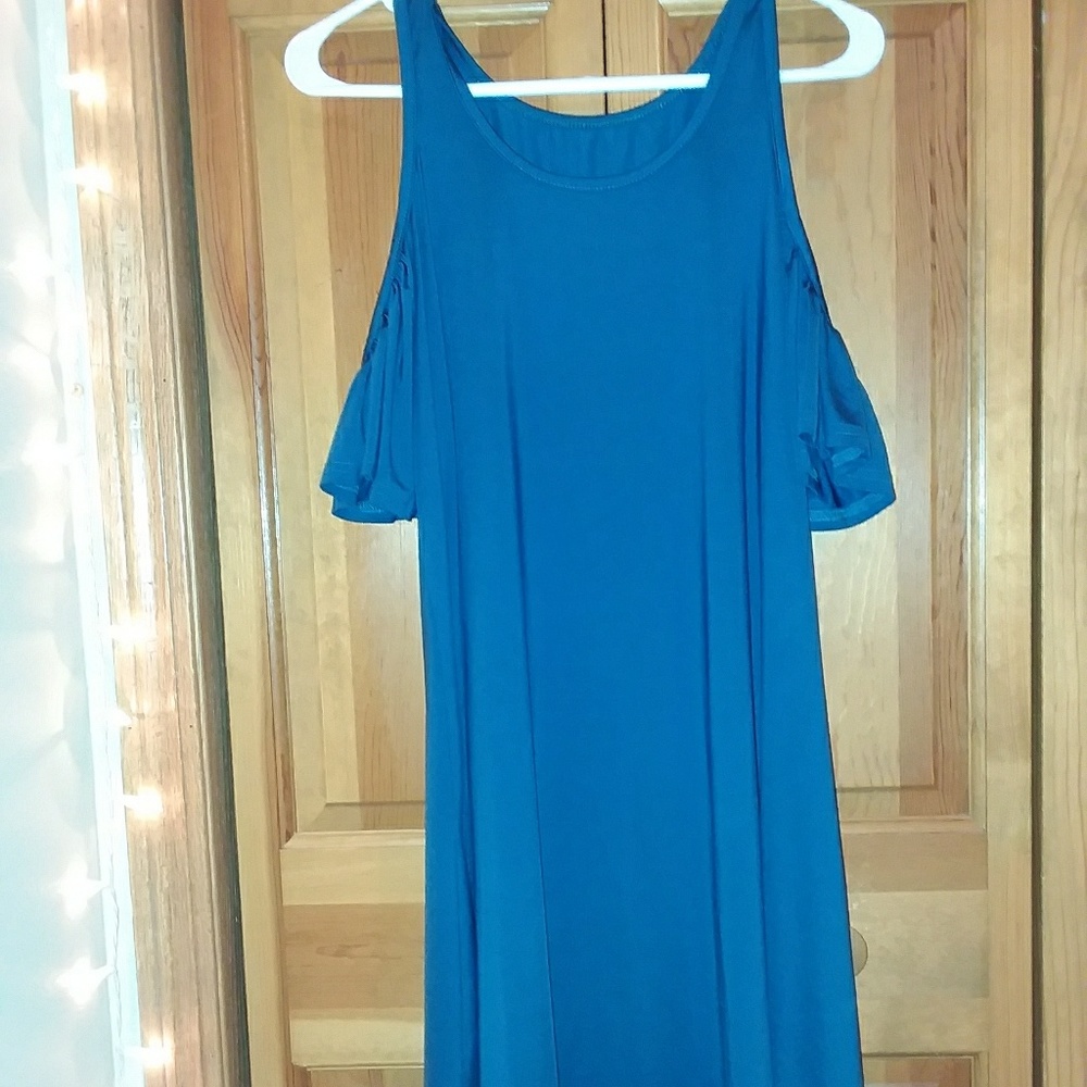 Shoulder show t shirt dress